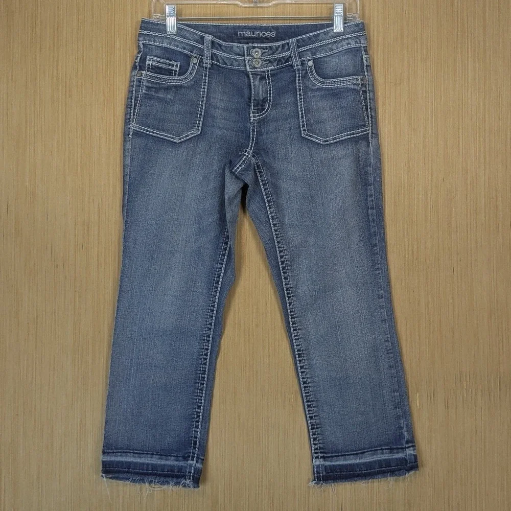 Maurices Jeans Womens 1/2 Blue Denim‎ Low Rise Y2K Cropped Frayed Hem